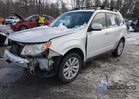2011 Subaru Forester 2.5X Premium из США, поврежденный, VIN JF2SHADCXBH748689